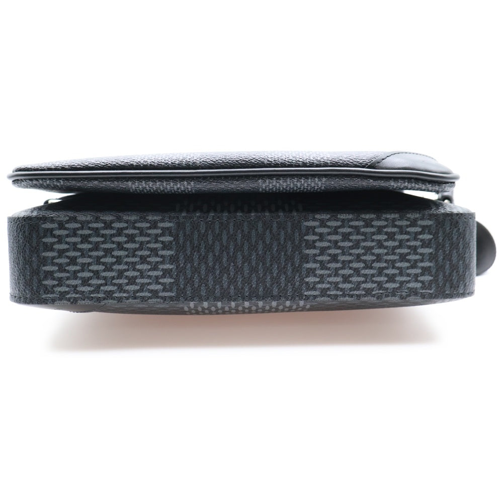 LOUIS VUITTON(ルイヴィトン) ダミエ グラフィット 3D トリオメッセンジャー ショルダーバッグ ポーチ クラッチバッグ ブラック PVCレザー N50017