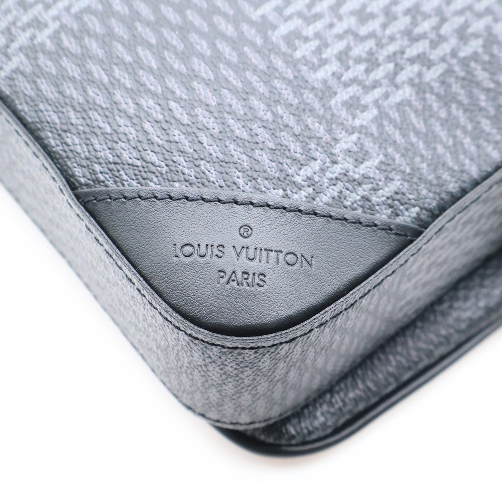 LOUIS VUITTON(ルイヴィトン) ダミエ グラフィット 3D トリオメッセンジャー ショルダーバッグ ポーチ クラッチバッグ ブラック PVCレザー N50017