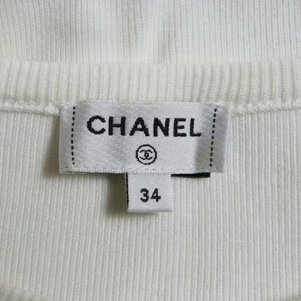 CHANEL(シャネル) ココマーク ロゴプレート フロッキープリント ラインストーン レーシングプリント 半袖 コットンニット トップス ホワイト レディース P74086V64275