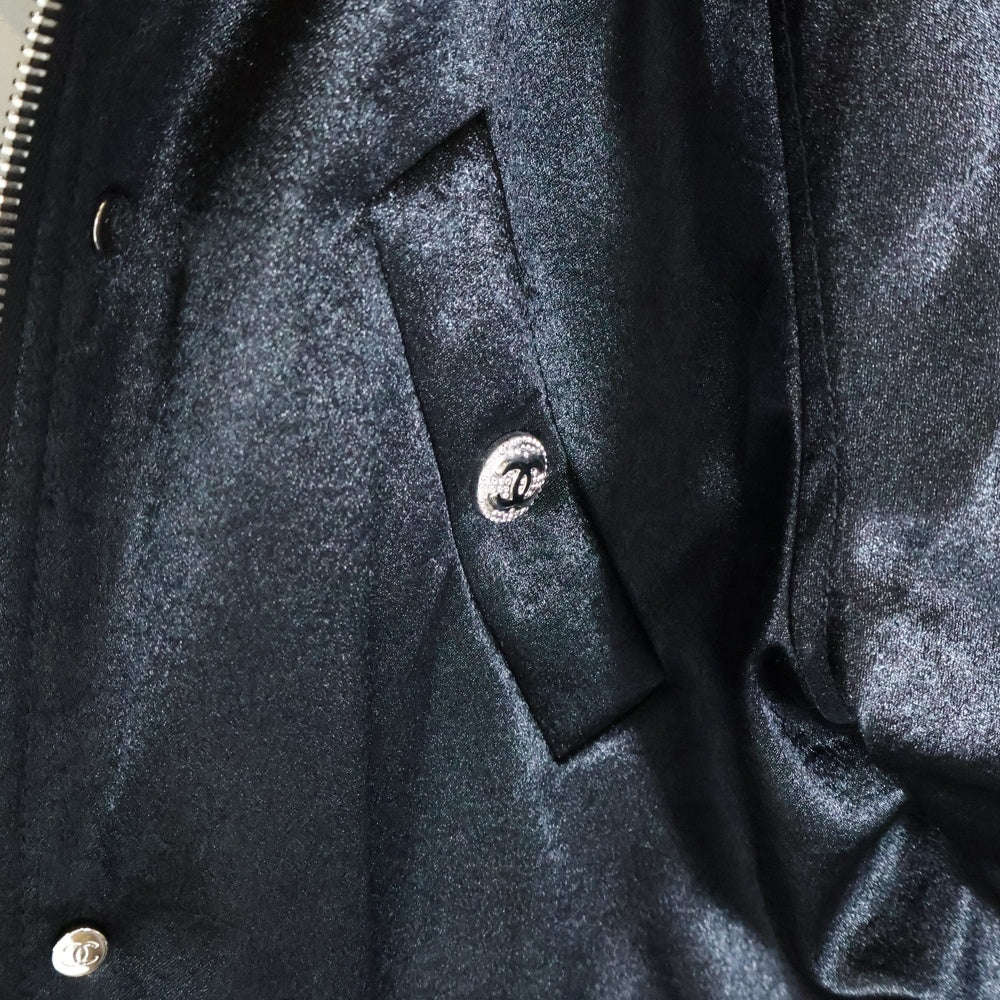 CHANEL(シャネル) ココマークボタン デタッチャブル フーデッド ジップアップ 中綿ジャケット ブラック/シルバー レディース P74341V66902