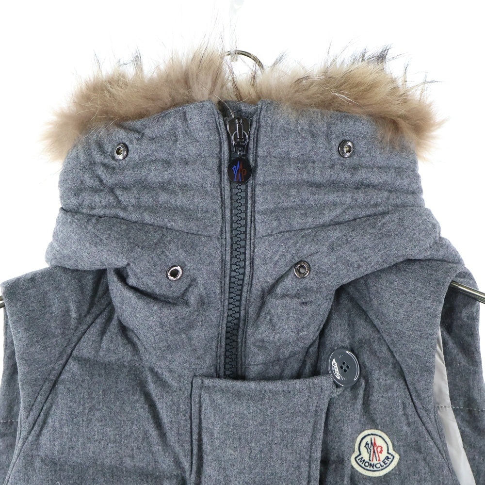 MONCLER(モンクレール) TARN GILET タルン ラクーンファー フーデッド ジップアップ ウール ダウンベスト グレー 020934830296 54039