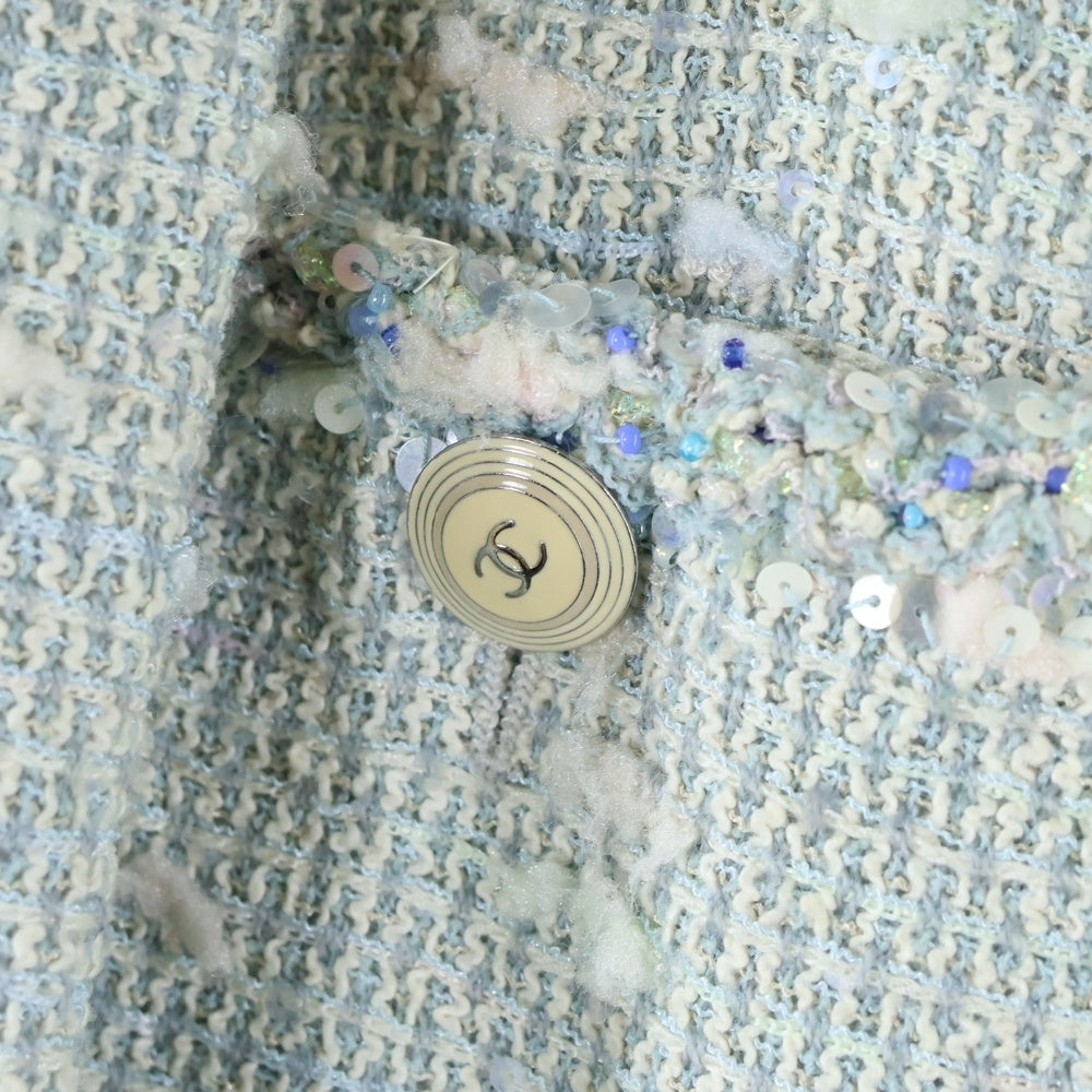 CHANEL(シャネル) 07C クルーズコレクション ココマークボタン ストーン スパンコール 装飾 ファンシーツイード ノーカラー ジャケット ライトブルー レディース P29904V16316