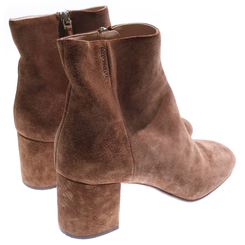 miumiu(ミュウミュウ) ロゴプレート スエードレザー ヒール サイドジップ ハイカット ショートブーツ シューズ ブラウン レディース