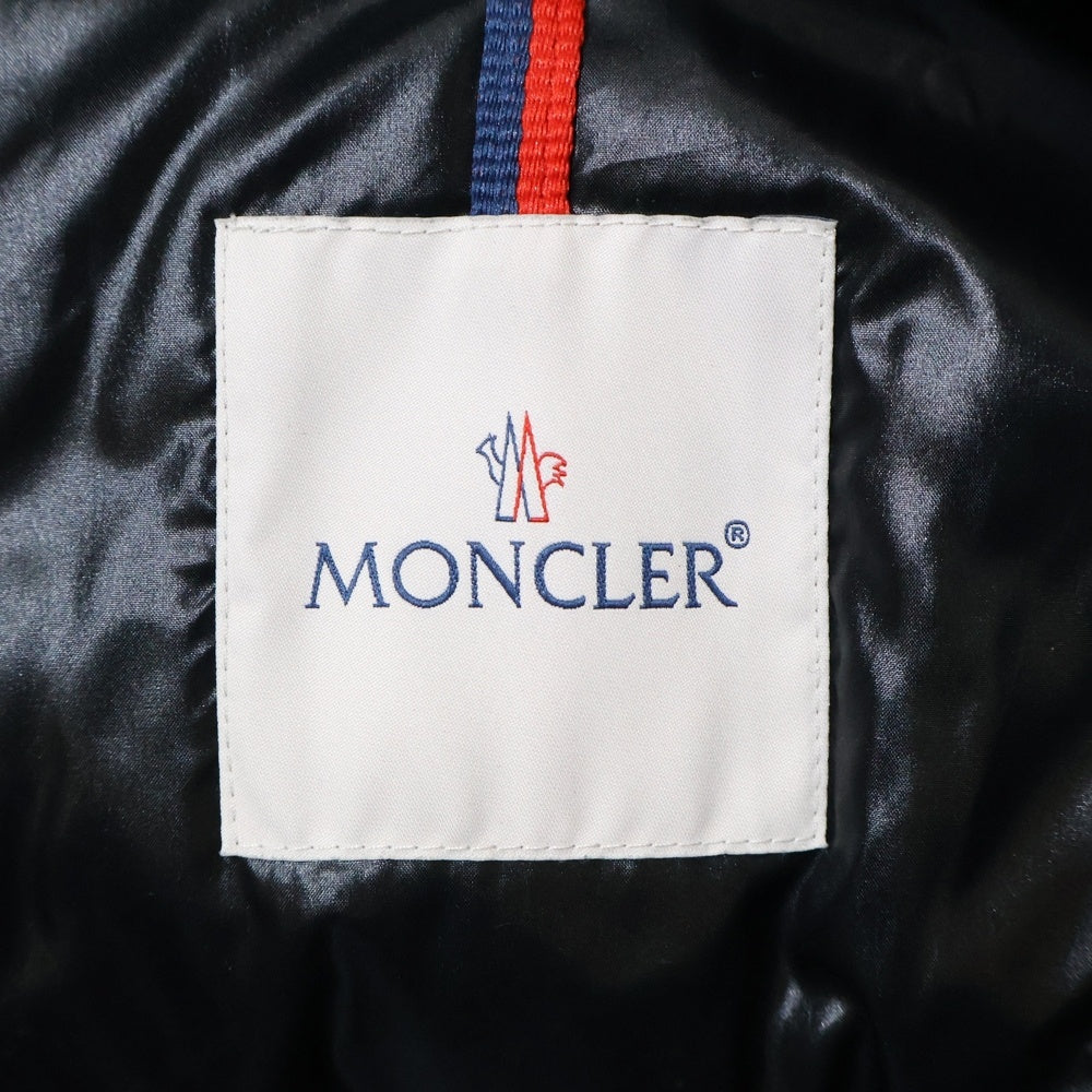 MONCLER(モンクレール) 24AW MONTBELIARD モンベリアル ワッペンロゴ トリコロールライン フーデッド ジップアップ ダウンジャケット ブラック J20911A51X00 68950