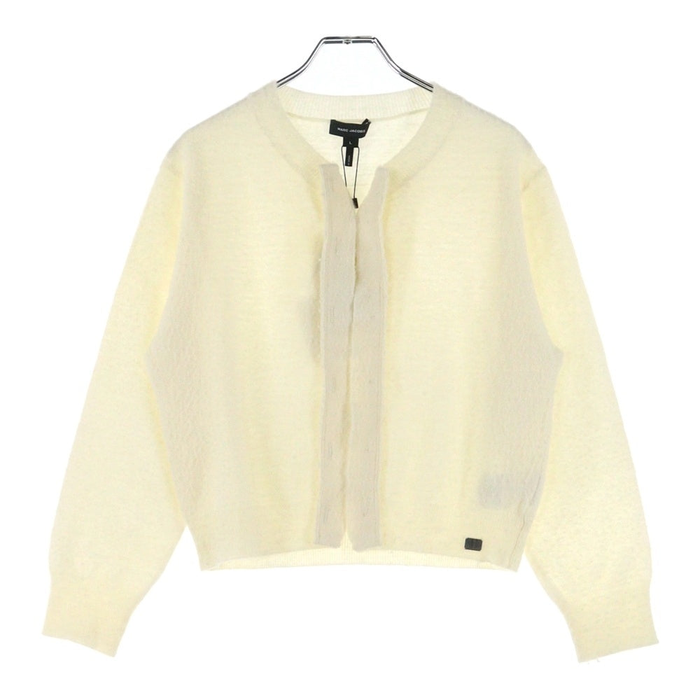 MARC JACOBS(マークジェイコブス) 23AW PILLED HOOK&EYE CARDIGAN パイルド フック アイ ロゴプレート ウールニット クルーネック カーディガン ホワイト レディース 2S4RTP016K13