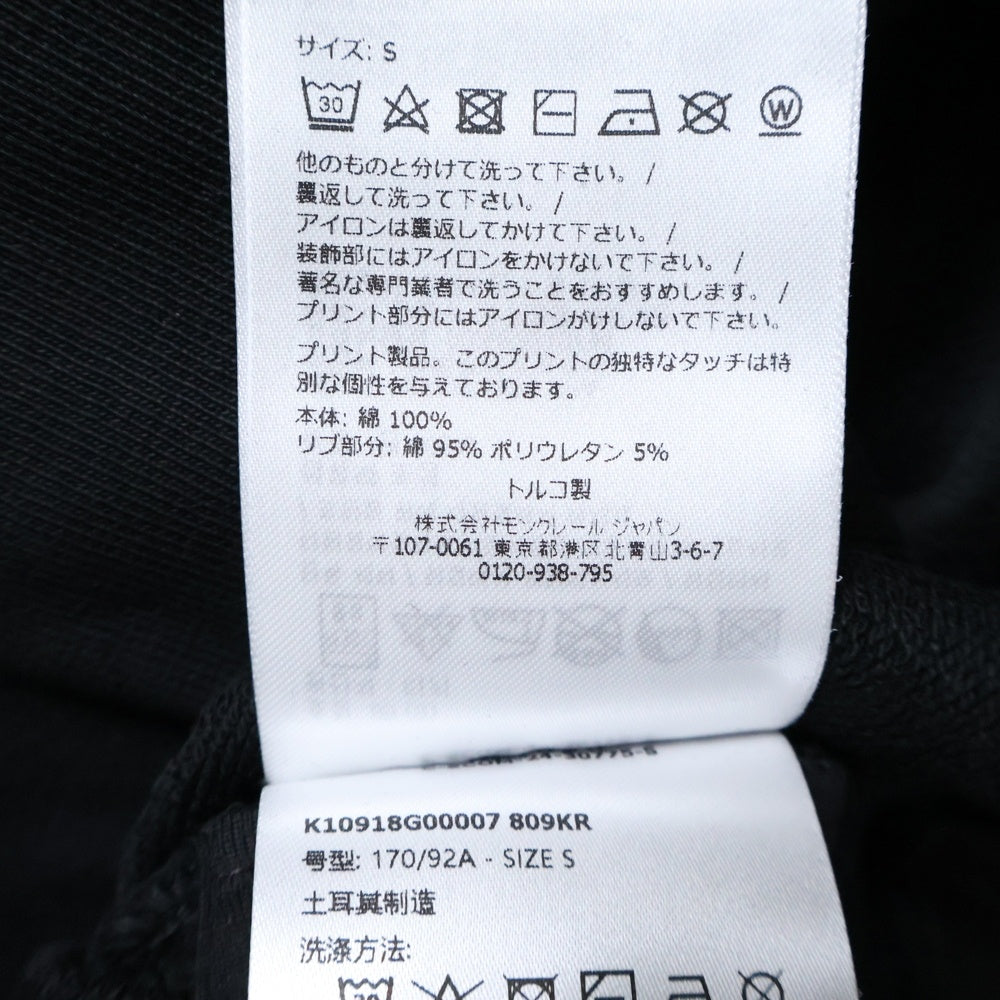 MONCLER(モンクレール) ラバーワッペン ロゴ グラフィックプリント クルーネック プルオーバースウェットトレーナー ブラック K10918G00007 809KR