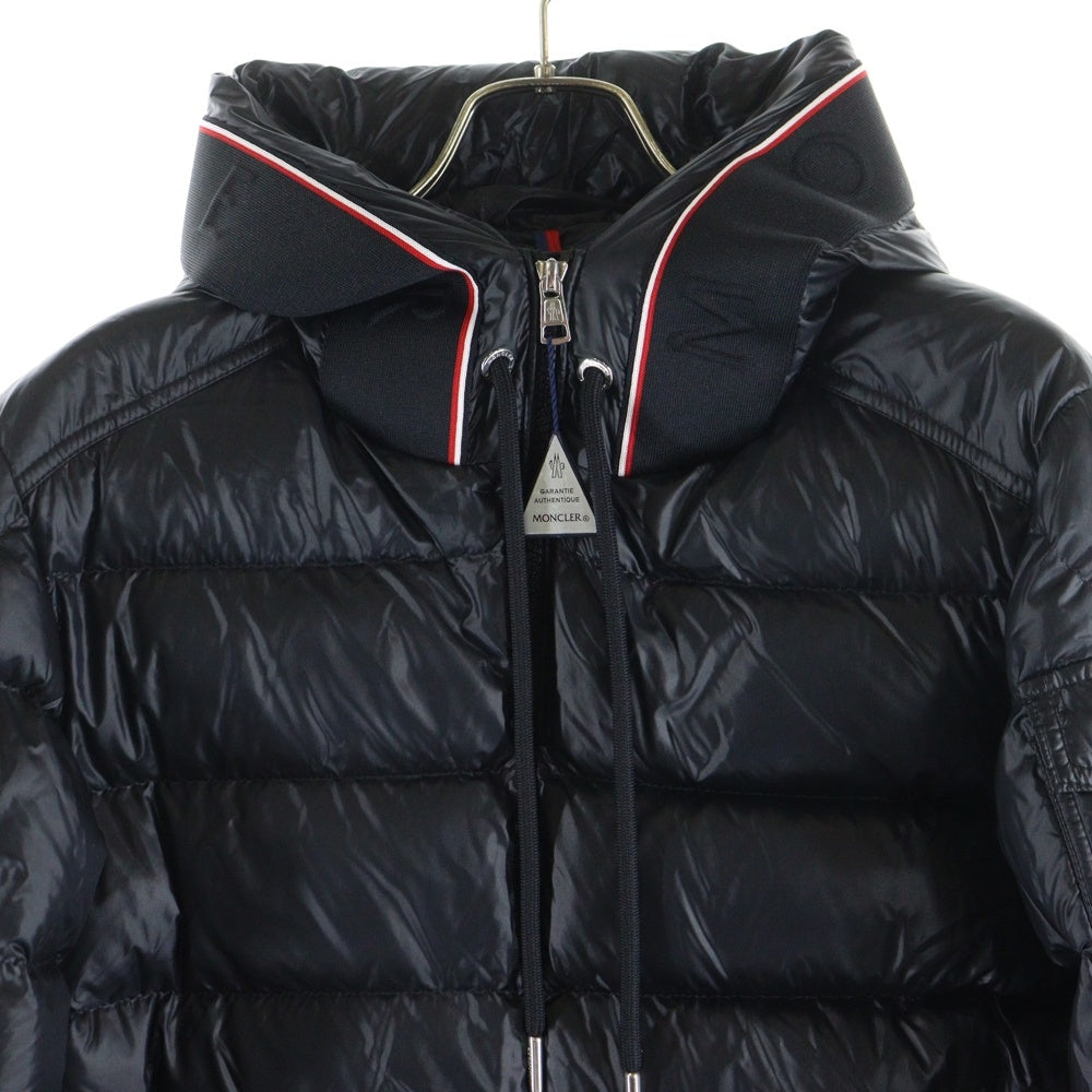 MONCLER(モンクレール) 23AW PAVIN ペイビン エンボスロゴ ワッペン フーデッド ジップアップ ダウンジャケット ブラック I20911A00051 595ZZ