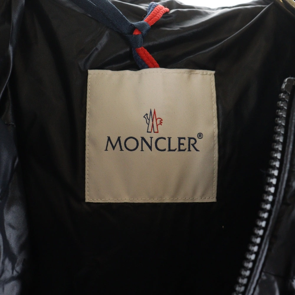 MONCLER(モンクレール) 23AW PAVIN ペイビン エンボスロゴ ワッペン フーデッド ジップアップ ダウンジャケット ブラック I20911A00051 595ZZ