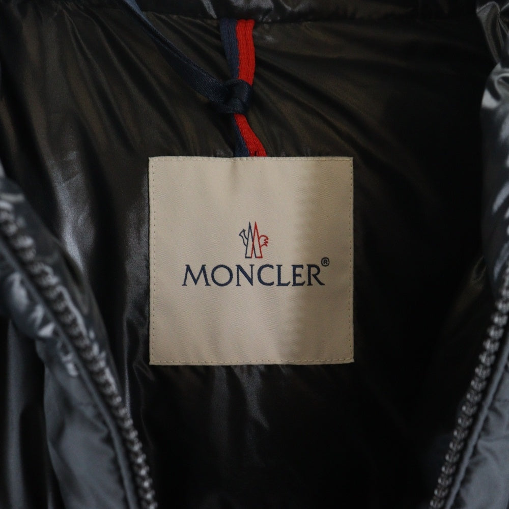 MONCLER(モンクレール) 23AW CARDERE カーデーレ ロゴプリント ワッペン フーデッド ジップアップ ダウンジャケット ブラック I20911A00182 54A81