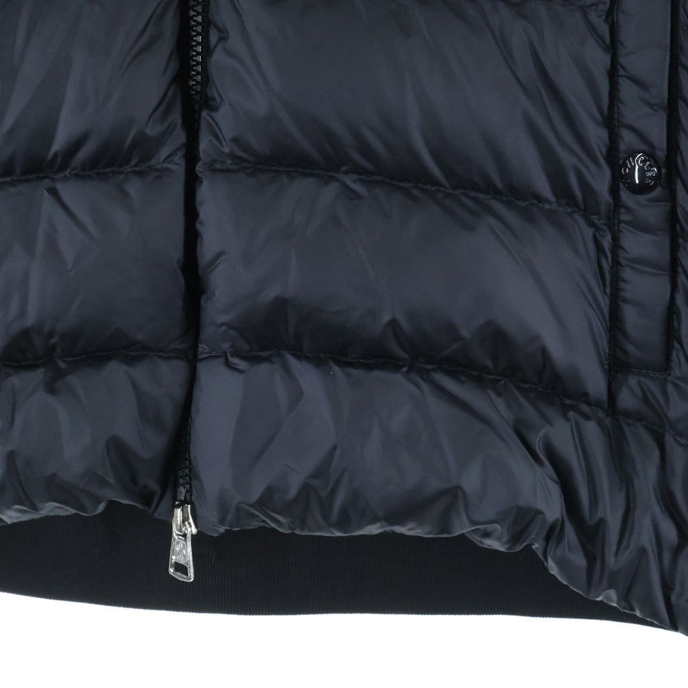 MONCLER(モンクレール) 23AW FELPA APERTA CON CAPPUCCIO レザーワッペンロゴ スウェット切り替え フーデッド ジップアップ ダウンジャケット ブラック I20918G00035 809KZ