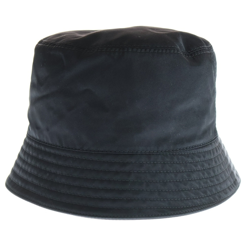 PRADA(プラダ) トライアングルロゴプレート付き リナイロンバケットハット ブラック 1HC137