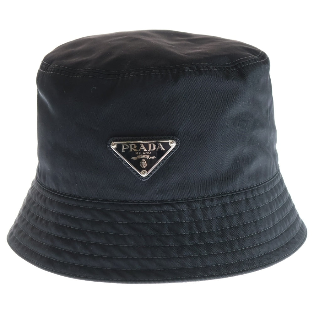 PRADA(プラダ) トライアングルロゴプレート付き リナイロンバケットハット ブラック 1HC137