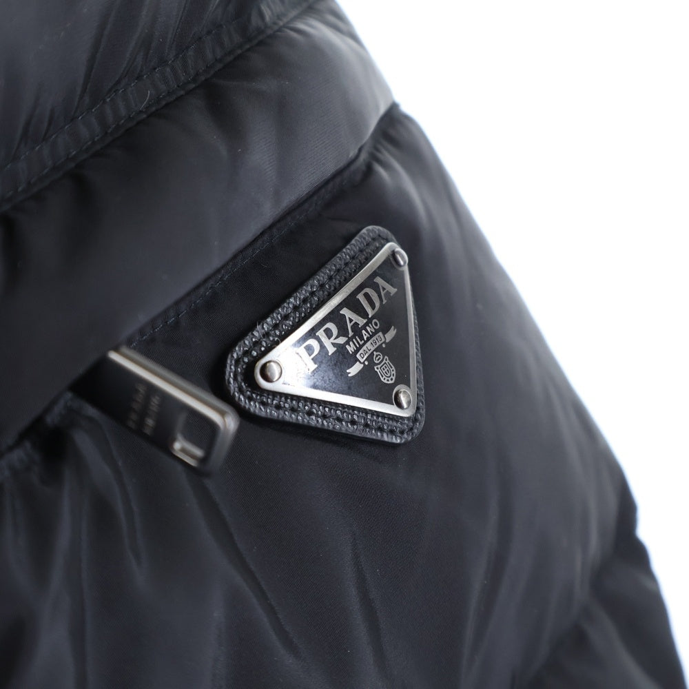 PRADA(プラダ) 21AW トライアングルロゴプレート ナイロン フーデッド ジップアップ ダウンジャケット ブラック SGH589