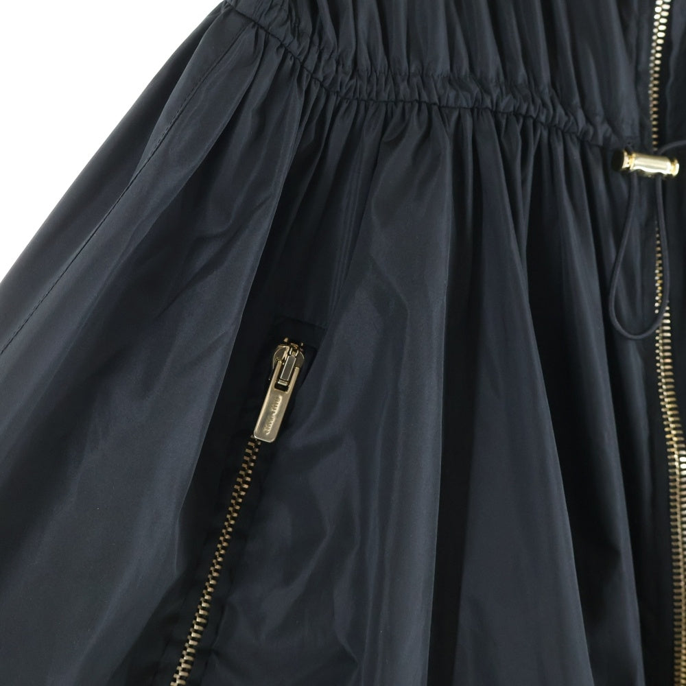 miumiu(ミュウミュウ) 22SS シルクテック ラバーロゴ ジップアップ ノースリーブ ロング フレア ワンピース ブラック レディース MF4790