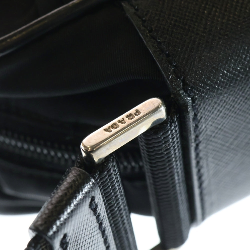 PRADA(プラダ) トライアングルロゴプレート メッセンジャー ショルダーバッグ シルバー金具 ブラック VA0350