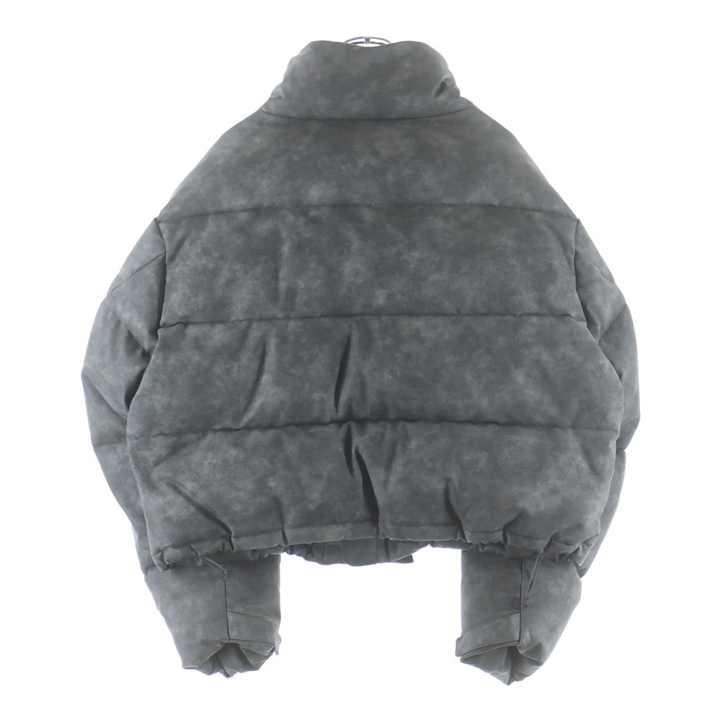 BREATH(ブレス) 24AW エンボスロゴ フェイクレザー スタンドカラー ショート ダウンジャケット グレー BR24AW-0010