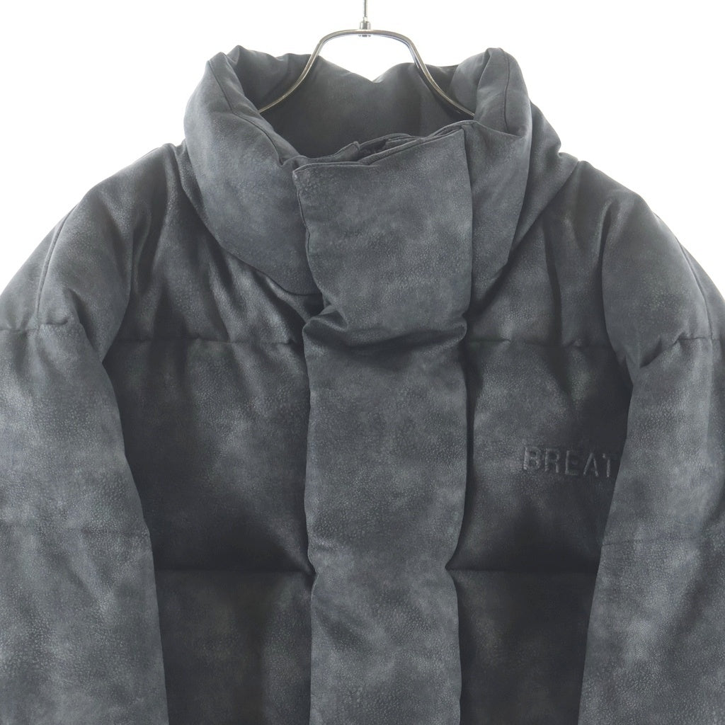 BREATH(ブレス) 24AW エンボスロゴ フェイクレザー スタンドカラー ショート ダウンジャケット グレー BR24AW-0010