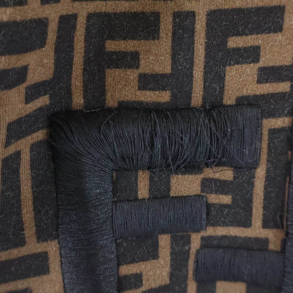 FENDI(フェンディ) ズッカ総柄 ロゴ刺繍 フロッキープリント クルーネック プルオーバー スウェットトレーナー ブラウン FS7102 レディース