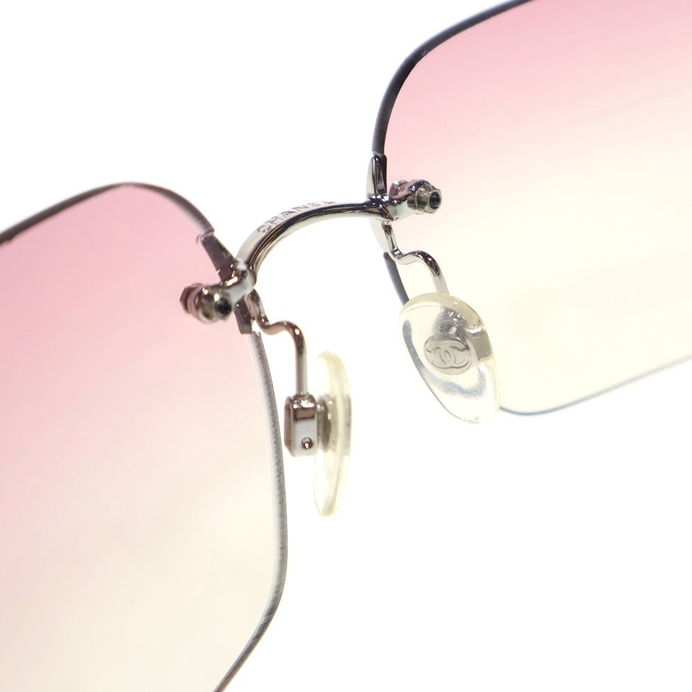 CHANEL(シャネル) ココマーク ラインストーン リムレスフレーム グラデーション カラーレンズ サングラス メガネ 眼鏡 アイウェア シルバー/ピンク c.124/58 レディース