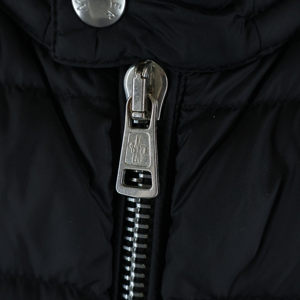 MONCLER(モンクレール) 17AW AMIOT エミオット ワッペンロゴ ダウンジャケット ブラック C20914030205 68352