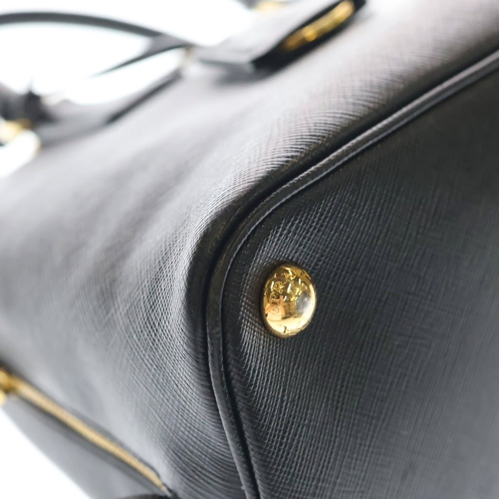 PRADA(プラダ) プロムナード サフィアーノ レザー ゴールド金具 2WAY ハンドバッグ ショルダーバッグ ブラック レディース
