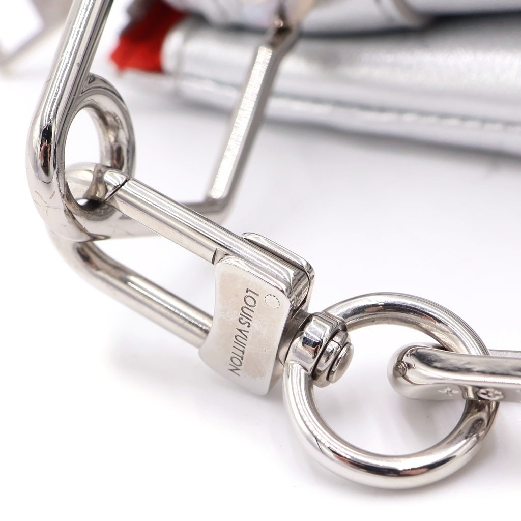 LOUIS VUITTON(ルイヴィトン) モノグラム エンボス クッサンPM ショルダーバッグ チェーンバッグ シルバー レザー M57913 シルバー金具 レディース