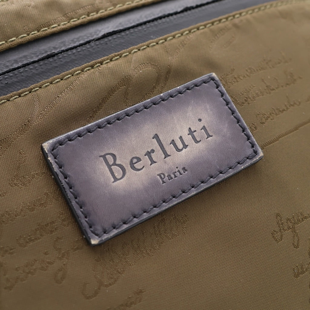 Berluti(ベルルッティ) コンプライス ナイロン スクリットボディバッグ ウエストバッグ ショルダーバッグ カーキ×ブラック レザー×ナイロン