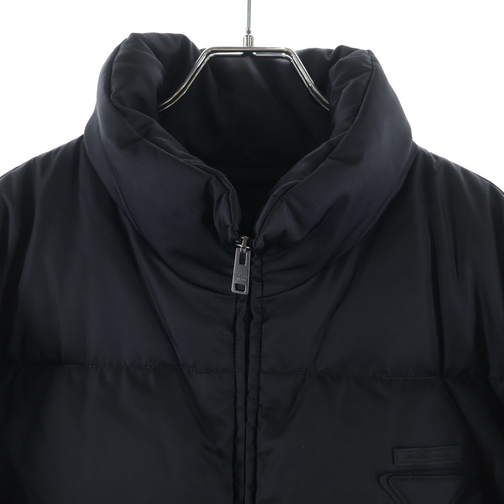 PRADA(プラダ) 25AW ミディアムウェイト Re-Nylon ダウンジャケット グースダウン トライアングルロゴ ナイロン ブラック SGC921