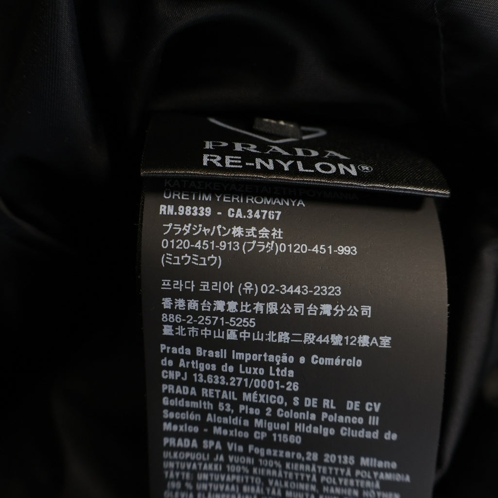 PRADA(プラダ) 25AW ミディアムウェイト Re-Nylon ダウンジャケット グースダウン トライアングルロゴ ナイロン ブラック SGC921