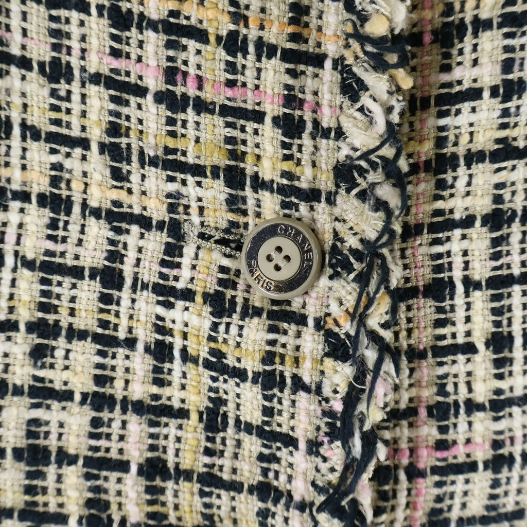 CHANEL(シャネル) 03Pセットアップ ツイードチェック総柄 コサージュ付き 3B テーラードジャケット ストライプ切り替え ミディアムスカート ベージュ レディースP20982V12374/P21398W03149