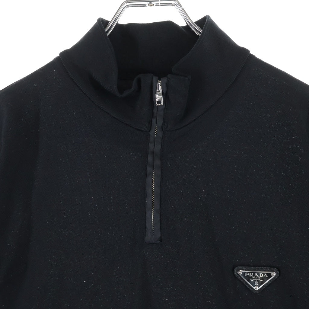 PRADA(プラダ) Re-Nylon リナイロン コットンピケ トライアングルロゴプレート モックタートルネック ハーフジップ 半袖ポロシャツ ブラック UJN917