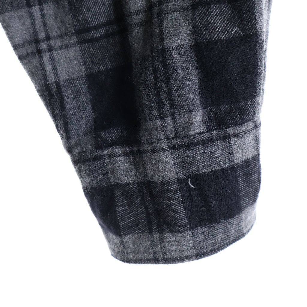 BURBERRY(バーバリー) チェック総柄 ワイドカラー フラップポケット 長袖 ボタンシャツ グレー/ブラック 3942553