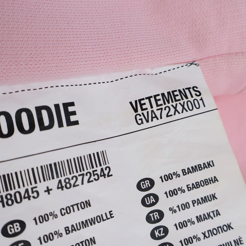 VETEMENTS(ヴェトモン) 22SS LOGO LABEL HOODIE ロゴプリント スウェット プルオーバーパーカー ピンク UE52TR380P