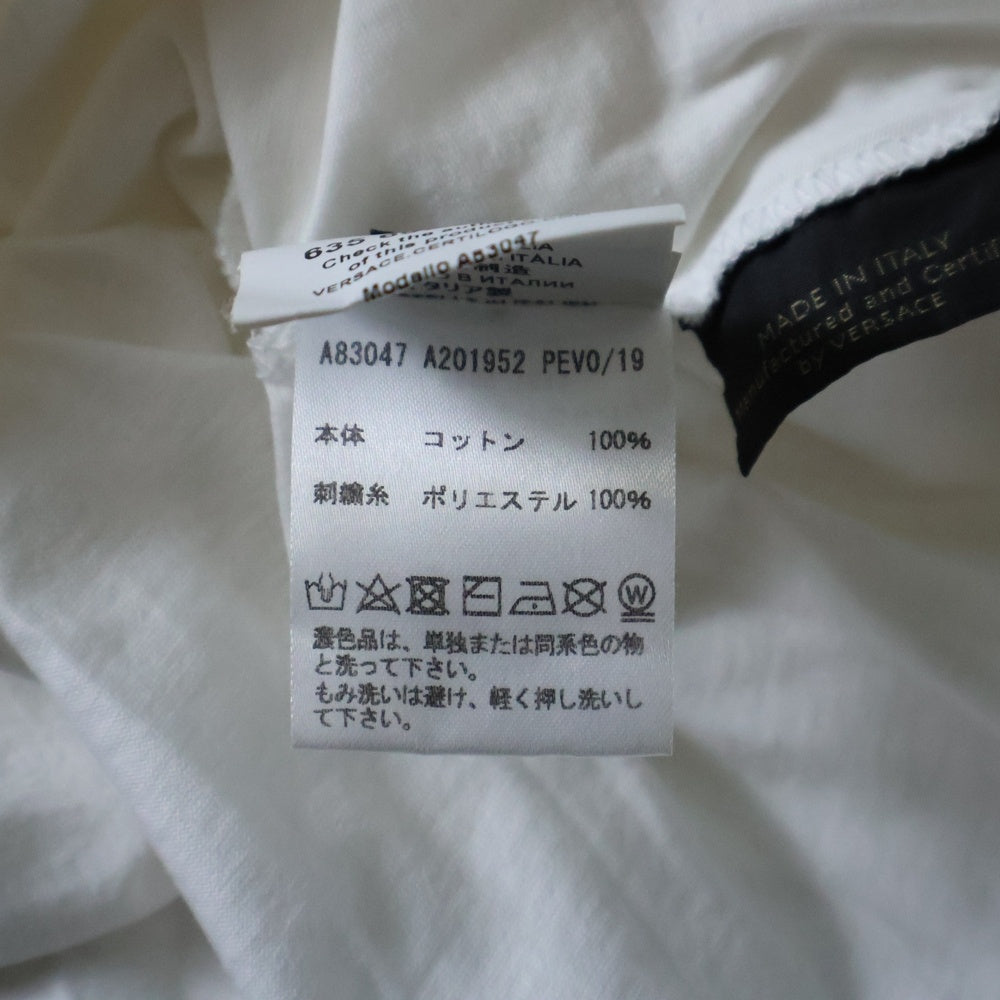 GIANNI VERSACE(ジャンニ ヴェルサーチ) フロントロゴ刺繍 クルーネック 半袖Tシャツ カットソー ホワイト A83047