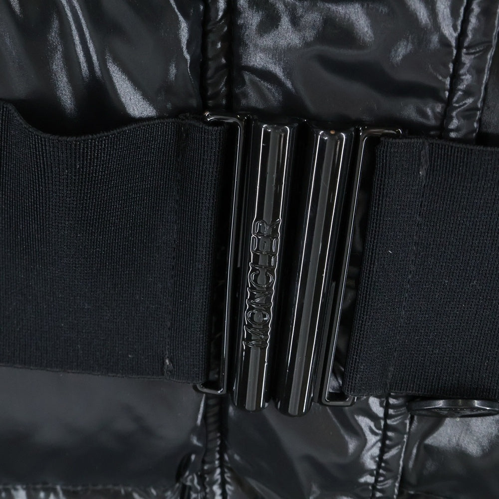 MONCLER(モンクレール) ワッペンロゴ ベルト付き ファー フーデッド ジップアップ ダウン ロング ジャケット コート ブラック レディース 49367/91/68950