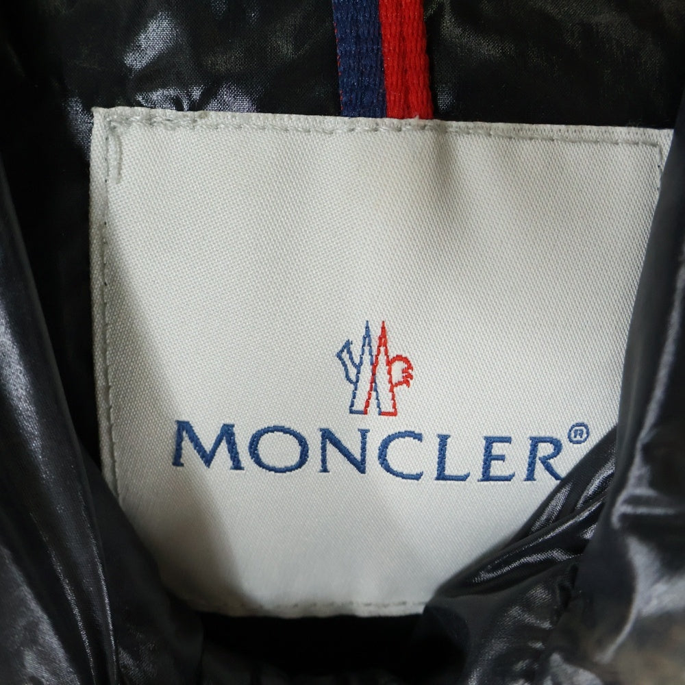 MONCLER(モンクレール) ワッペンロゴ ベルト付き ファー フーデッド ジップアップ ダウン ロング ジャケット コート ブラック レディース 49367/91/68950