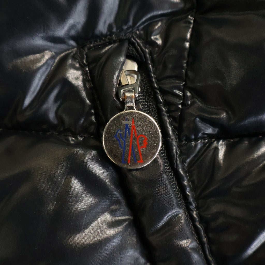 MONCLER(モンクレール) CLAIRE クレア ワッペンロゴ ジップアップ ダウンジャケット ブラック 46313/50/68950 レディース