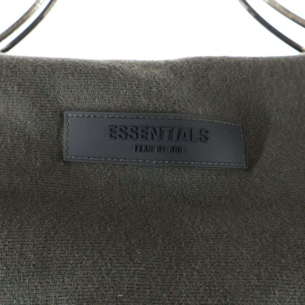 FEAR OF GOD ESSENTIALS(フィアオブゴッド エッセンシャルズ) フロントラバーロゴ プリント プルオーバースウェットパーカー カーキ