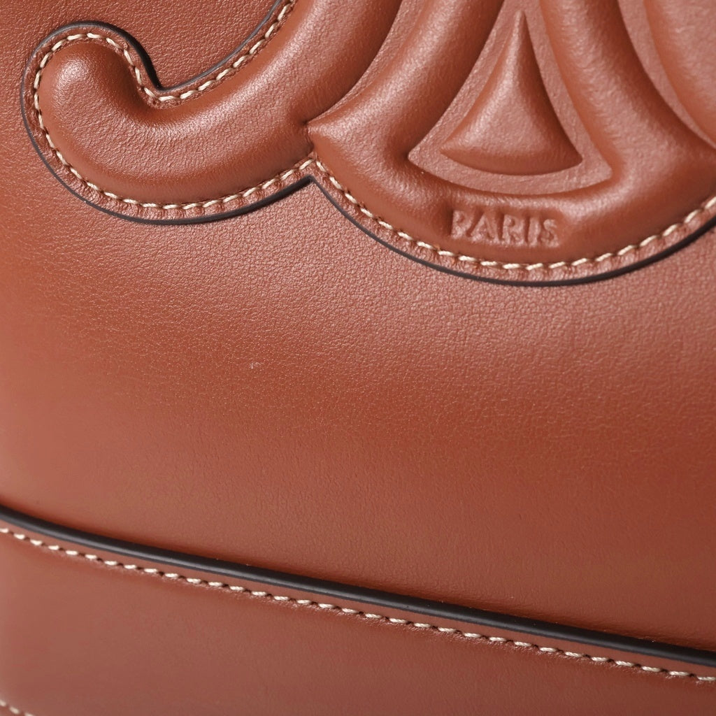 CELINE(セリーヌ) スモール バケット キュイル トリオンフ レザー ショルダーバッグ ブラウン 113783DU3 レディース