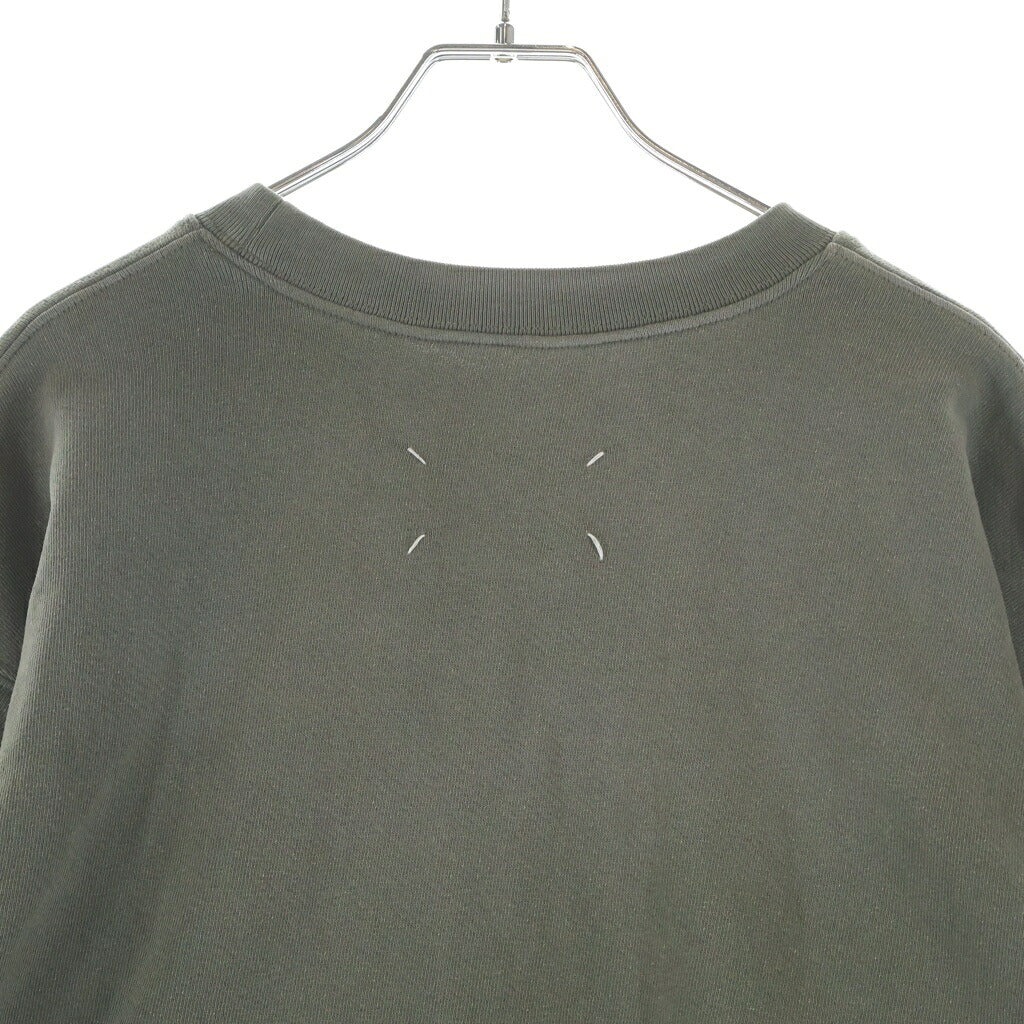 Maison Margiela(メゾンマルジェラ) 23SS ワッペンロゴ ユーズド加工 コットン クロップド プルオーバー スウェット トレーナー カーキ S51GU0123 S25580