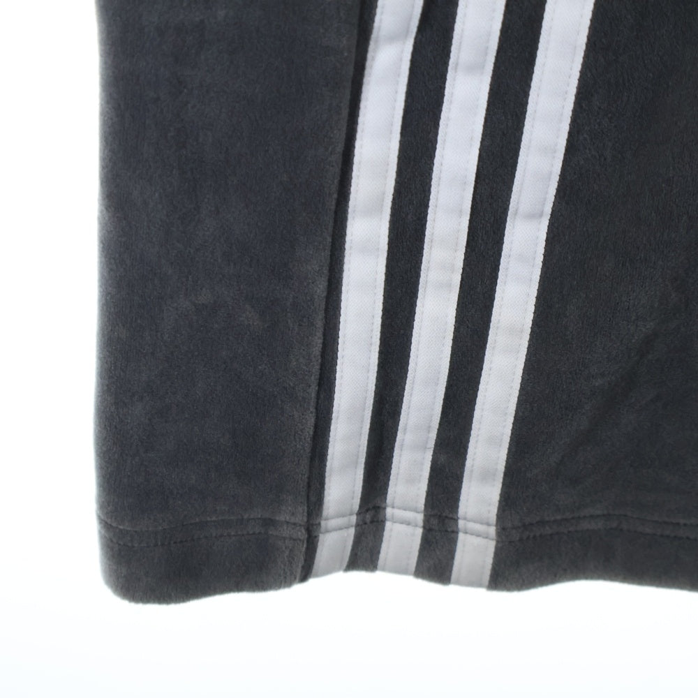 adidas(アディダス) ベルベット ルーズ トラックパンツ グレー IS4558