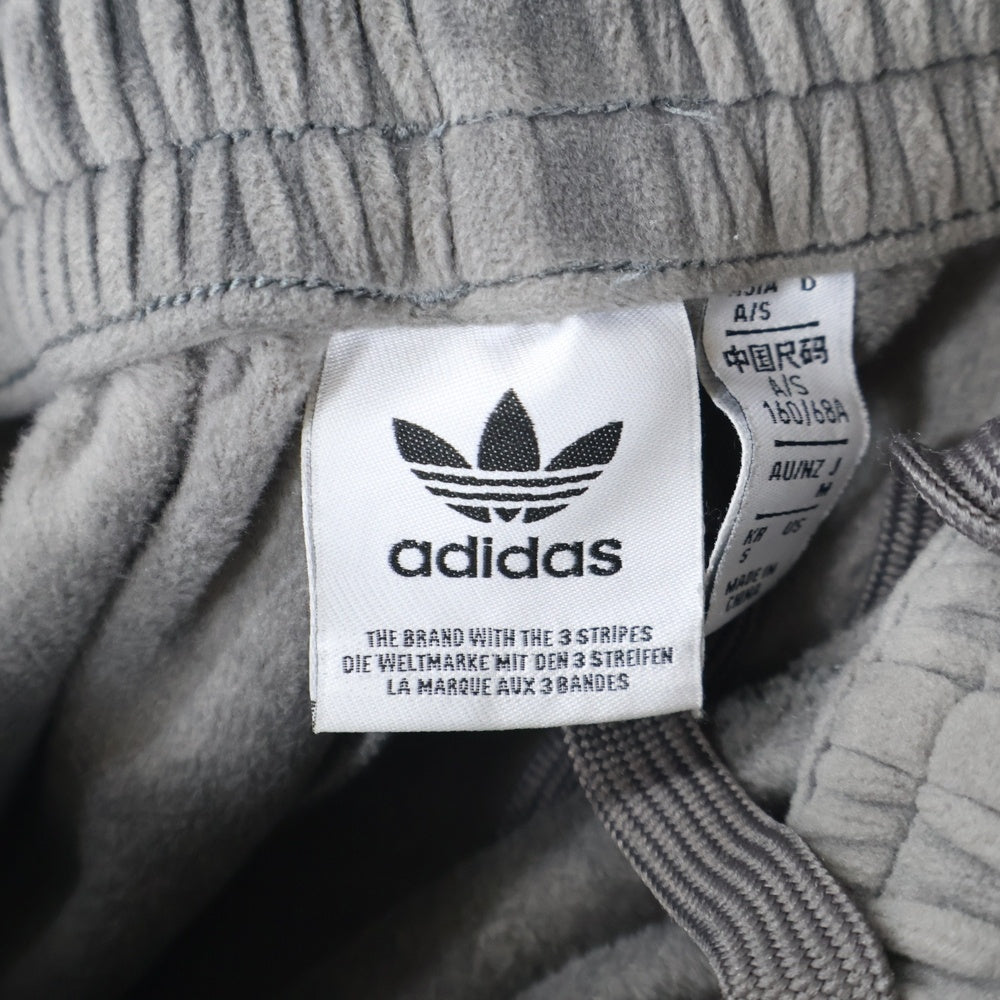 adidas(アディダス) ベルベット ルーズ トラックパンツ グレー IS4558