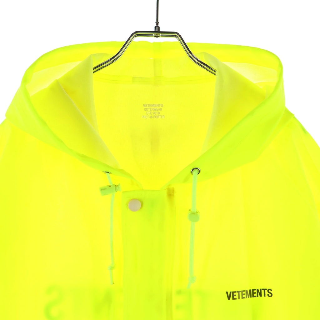 VETEMENTS(ヴェトモン) 18SS バックロゴプリント オーバーサイズド PVC フーデッドコート ジャケット イエロー WSS18JA32