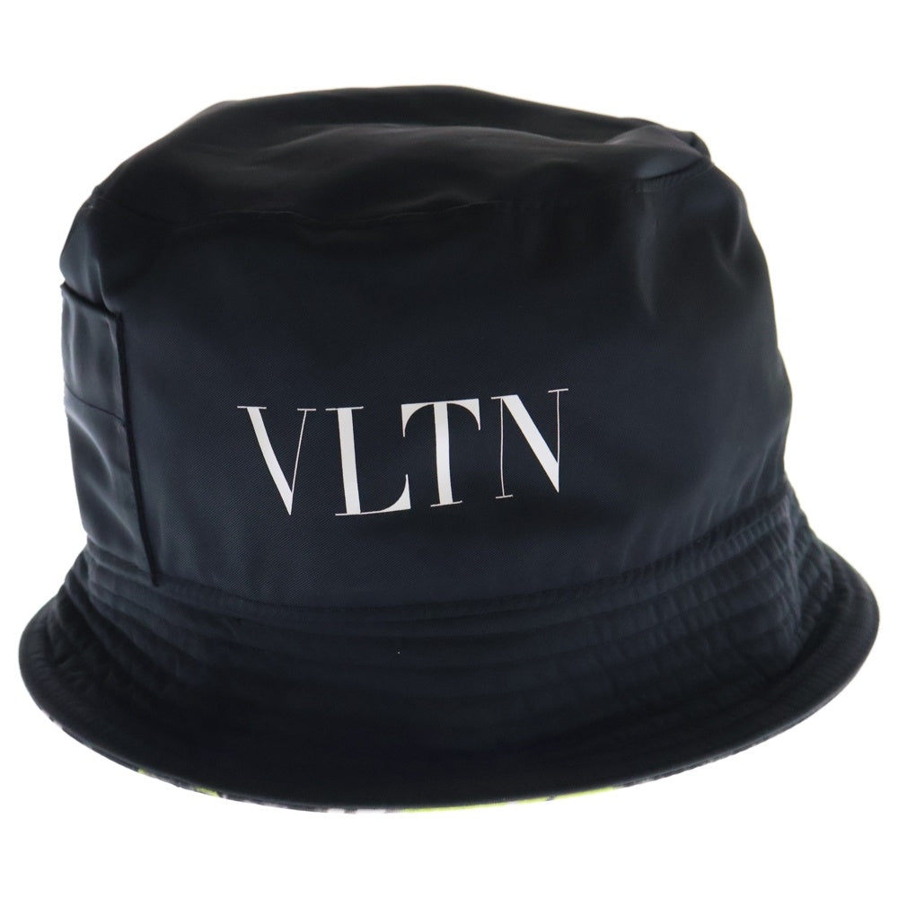 VALENTINO(ヴァレンチノ) VLTN ラバーロゴリバーシブルバケットハット UY2HGA09YJF ブラック/グレー/イエロー
