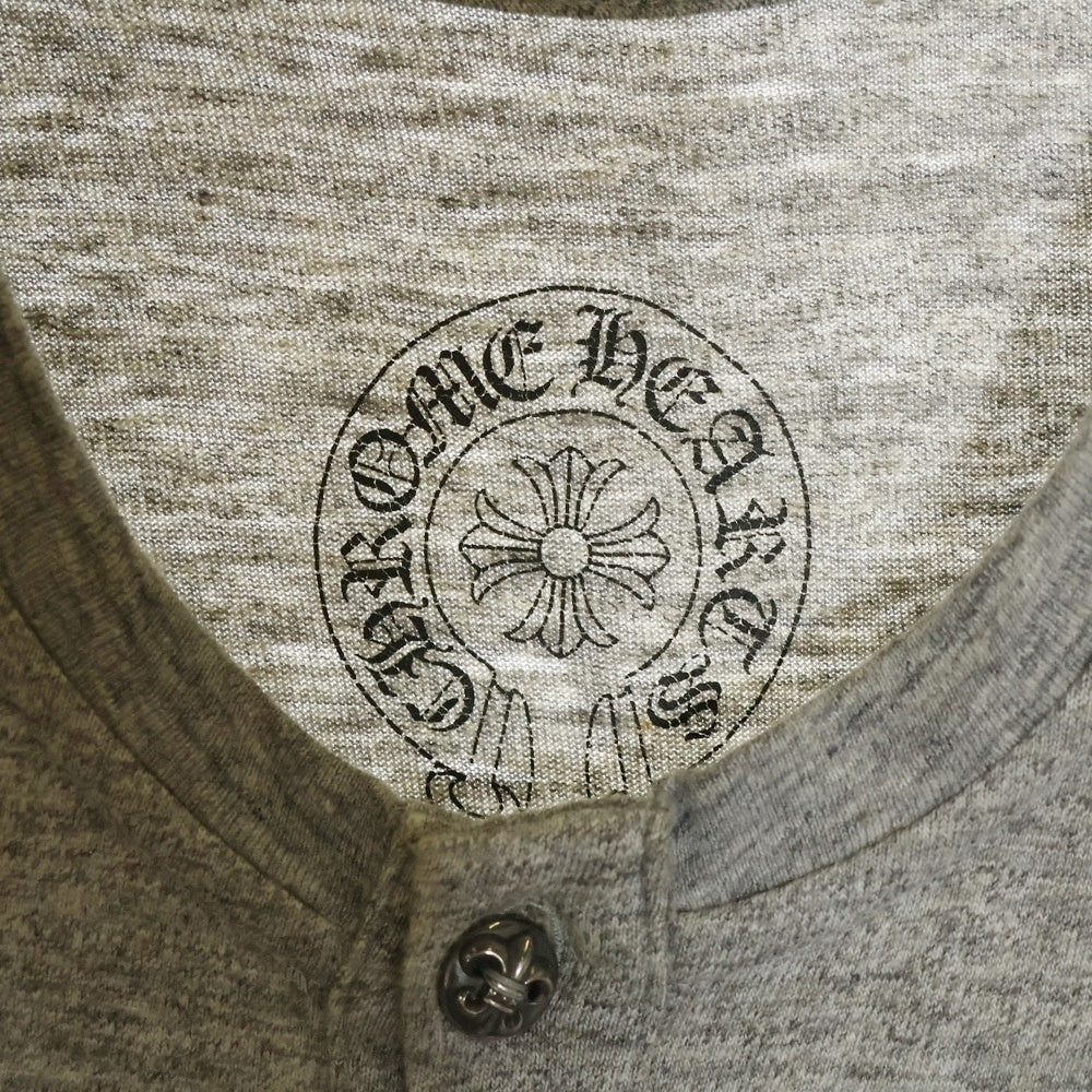 CHROME HEARTS(クロムハーツ) BSフレアボタン ヘンリーネック レザークロスパッチ付き 半袖Tシャツ カットソー グレー