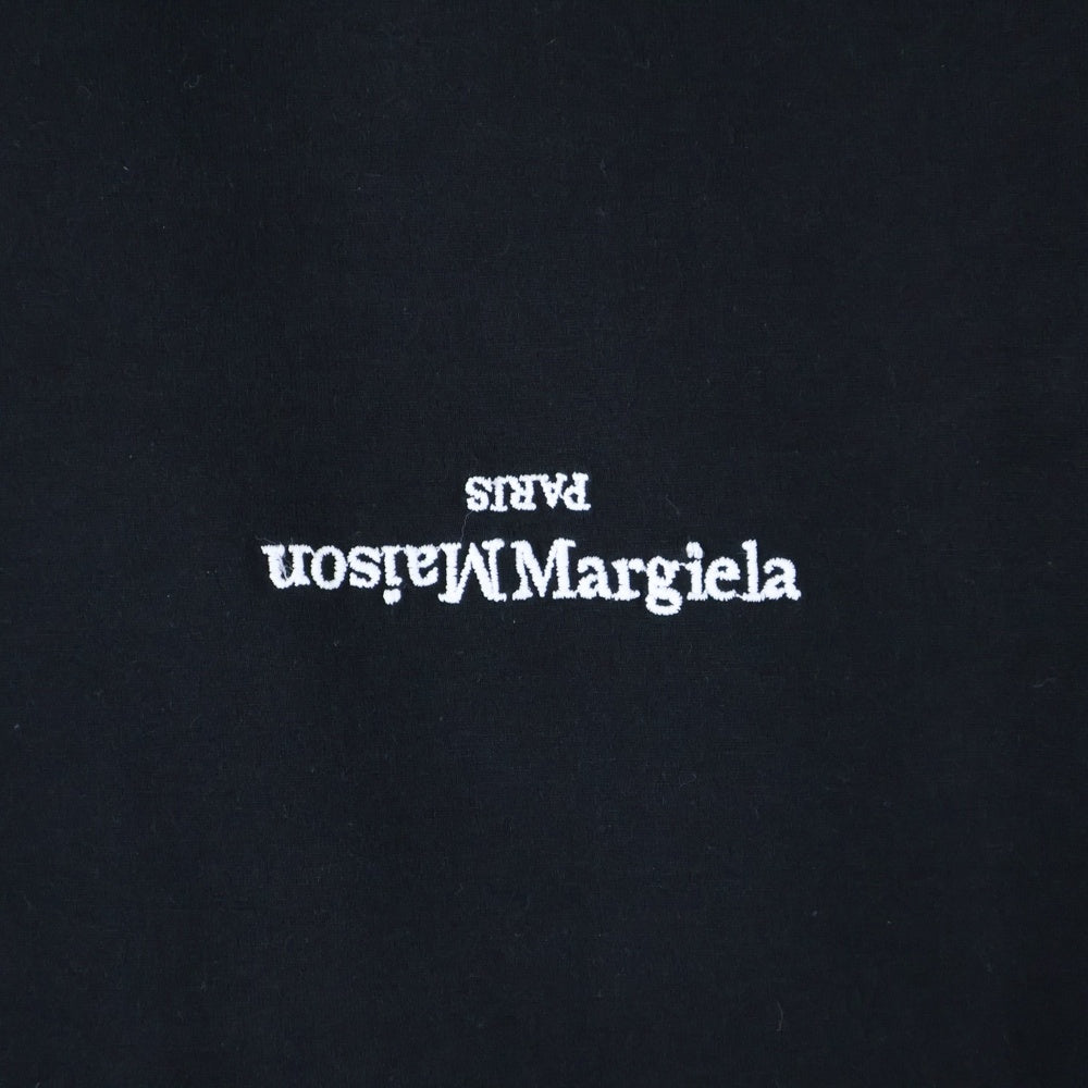Maison Martin Margiela(メゾンマルタンマルジェラ) アップサイドダウンロゴ半袖Tシャツ カットソー S30GC0701 S22816 ブラック