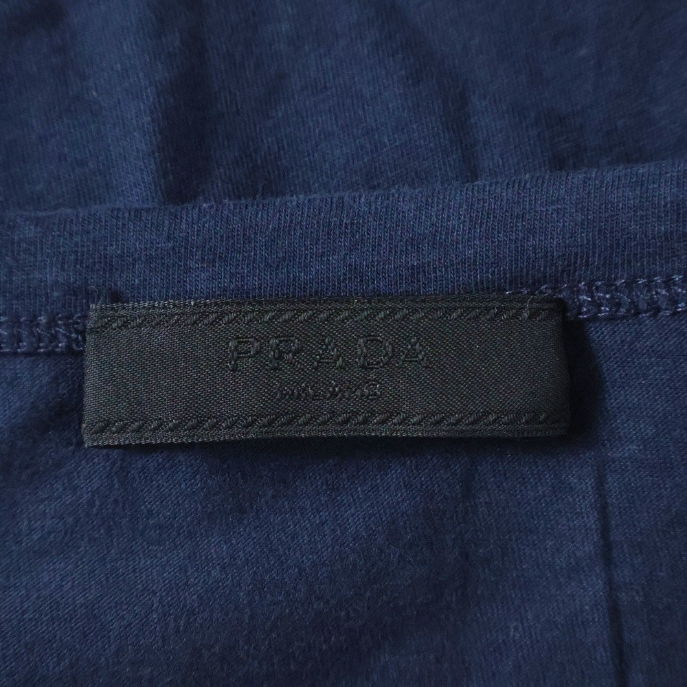 PRADA(プラダ) ロゴ刺繍 Vネック 半袖シャツ ネイビー UJM507 R131 AN7