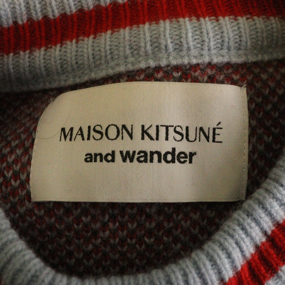 MAISON KITSUNE(メゾンキツネ) ×and wander Pullover Knit アンドワンダー フロントロゴ プルオーバーニット ブルー 574-3284908
