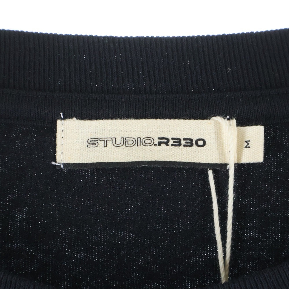 NO BRAND(ノーブランド) STUDIO R330(ステュディオ アール スリーサーティー)ロゴプリント クルーネック半袖Tシャツ ブラック