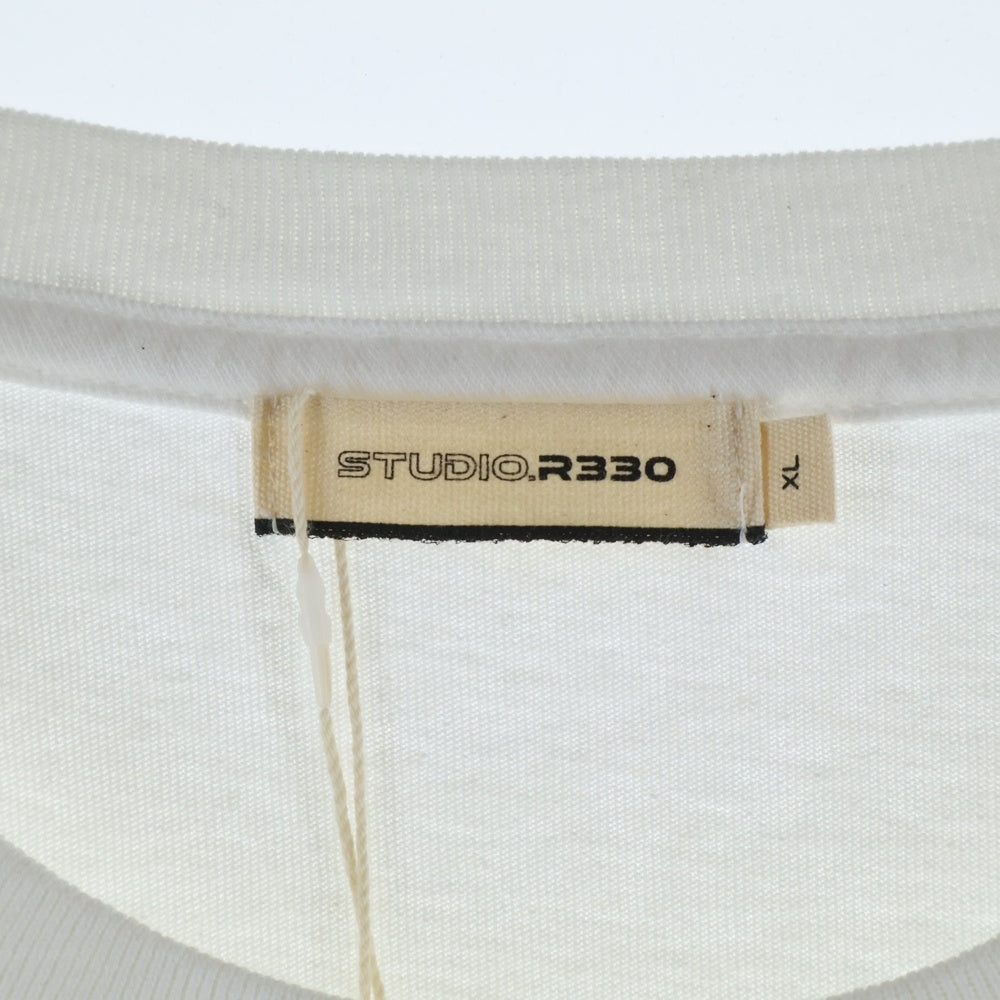 NO BRAND(ノーブランド) STUDIO R330(ステュディオ アール スリーサーティー)ロゴプリント クルーネック半袖Tシャツ ホワイト